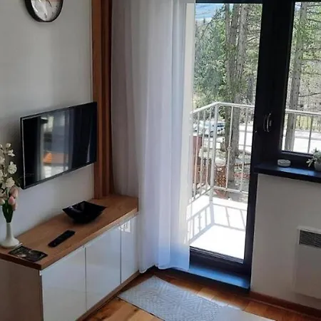 - Titova Apartament Palisat